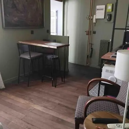 Cosy Nest In Montmartre *
